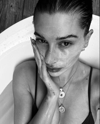 Hailey Baldwin Bieber Nude Leaks OnlyFans Photo 132