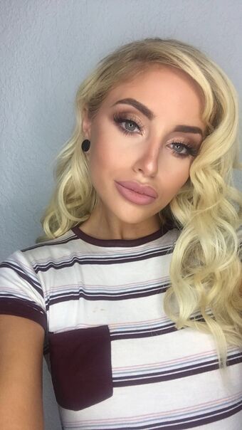 Naomi Woods Nude Leaks OnlyFans Photo 17