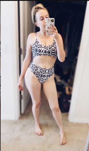 Elizabeth Castravet Nude Leaks OnlyFans Photo 16