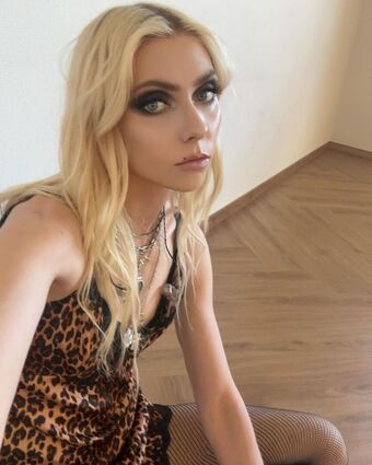 Taylor Momsen Nude Leaks OnlyFans Photo 144