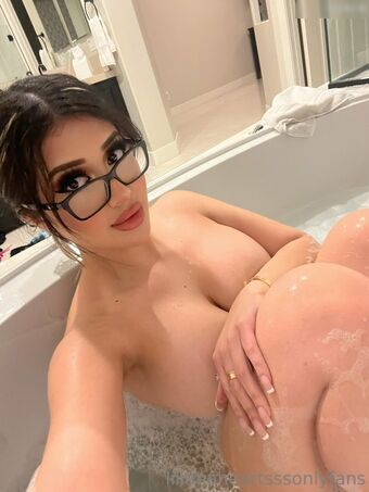 Lilianaheartss Nude Leaks OnlyFans Photo 18