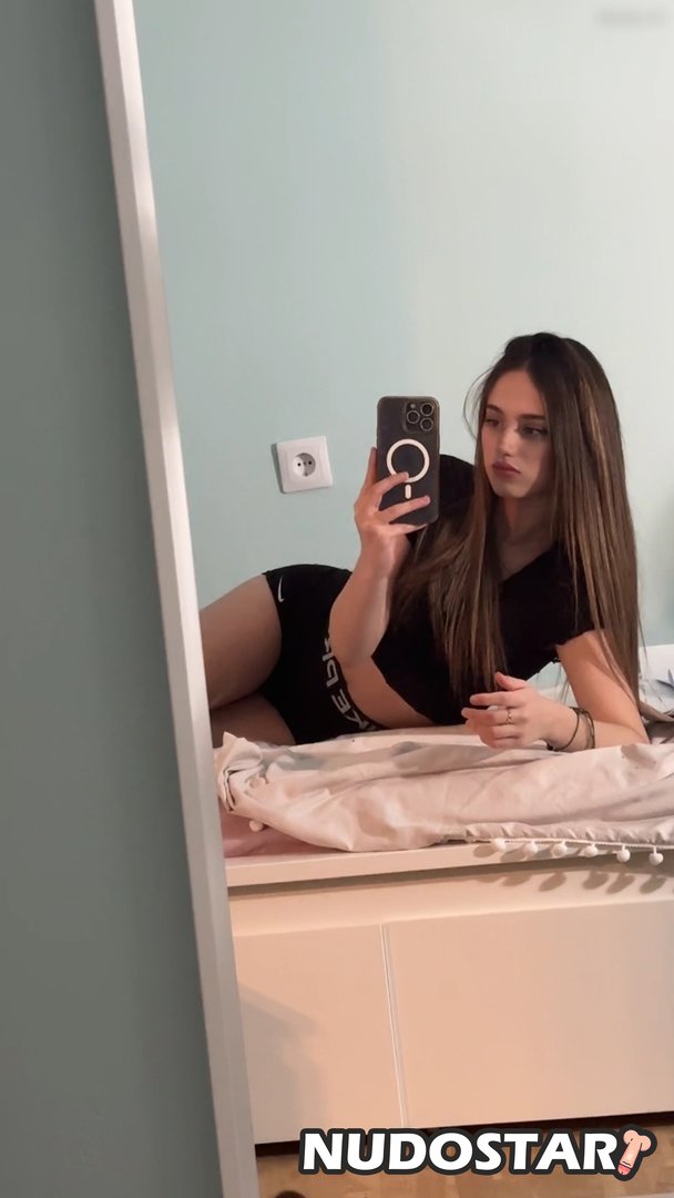 Adriianaasz Leaked Photo 4