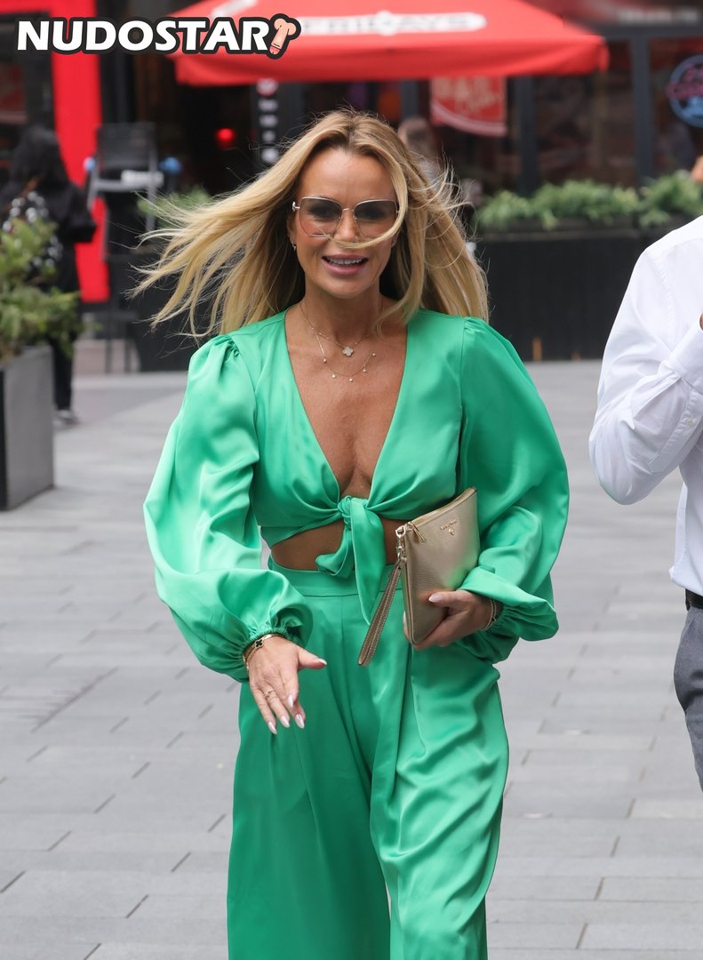 Amanda-Holden Leaked Photo 13