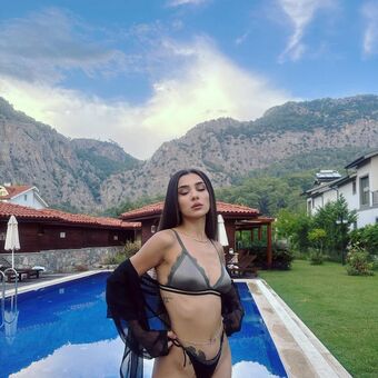 Kübra Miranda Çamlıbel Nude Leaks OnlyFans Photo 2