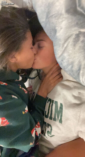 Annie Holesinger Nude Leaks OnlyFans Photo 17