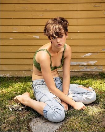 Brigette Lundy-Paine Nude Leaks OnlyFans Photo 23