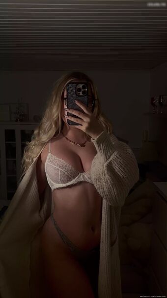 Annmariedtz Nude Leaks OnlyFans Photo 13