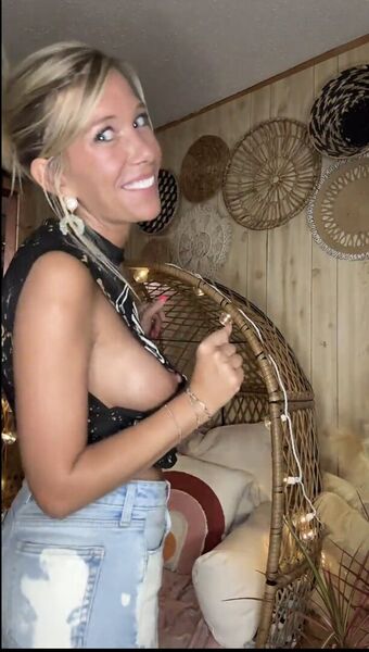 girl_nxt_door2021 Nude Leaks OnlyFans Photo 4