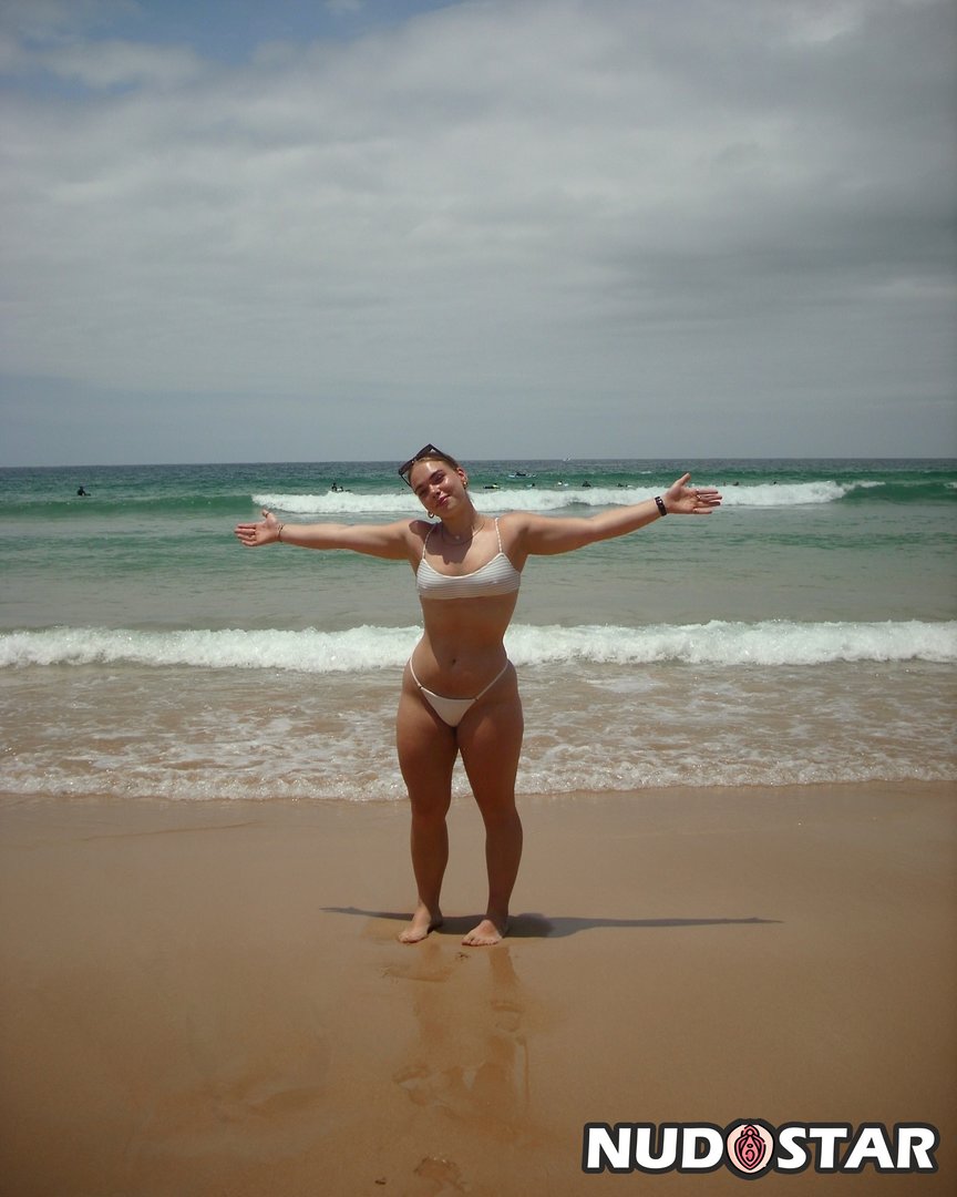 Izzy Swin Leaked Photo 12