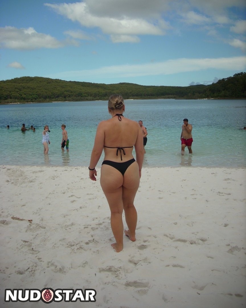 Izzy Swin Leaked Photo 14