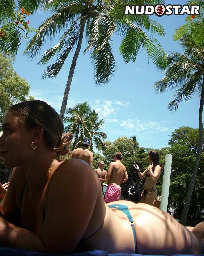 Izzy Swin Leaked Photo 5