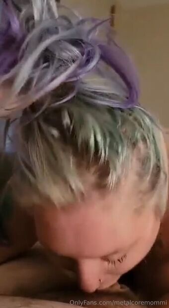 metalcoremommi Nude Leaks OnlyFans Photo 10