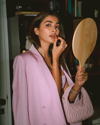 Pooja Hegde Nude Leaks OnlyFans Photo 7