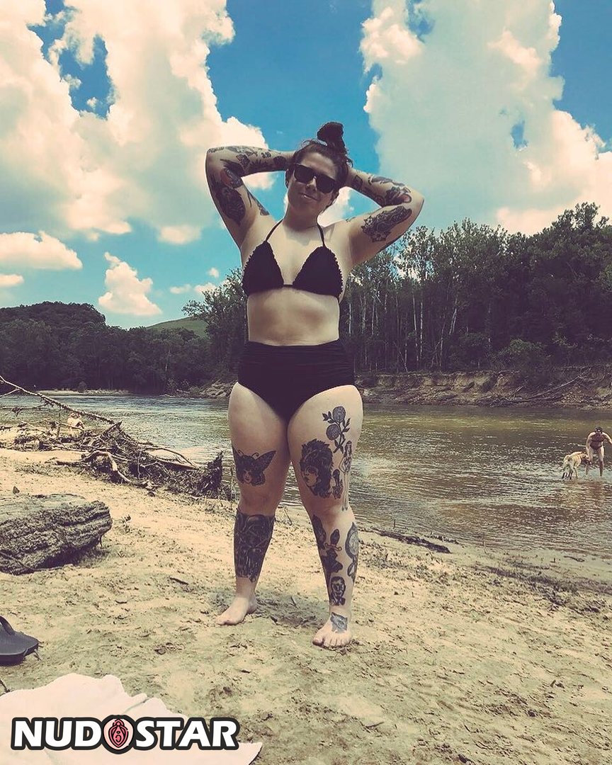 Stepstool Sarah Leaked Photo 14