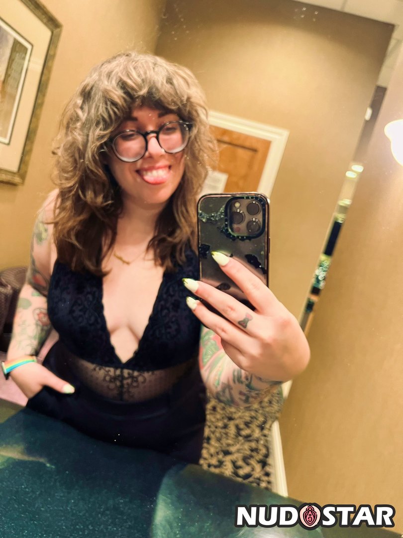 Stepstool Sarah Leaked Photo 6