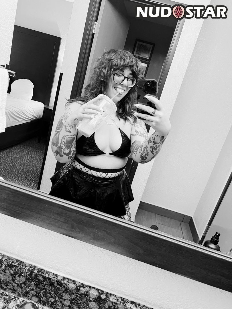 Stepstool Sarah Leaked Photo 1