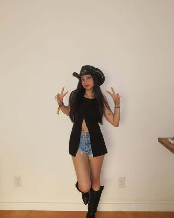 Tiffany Le Nude Leaks OnlyFans Photo 1