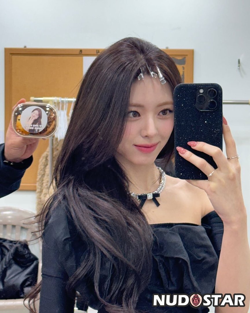 Itzy All in Us Leaked Photo 9