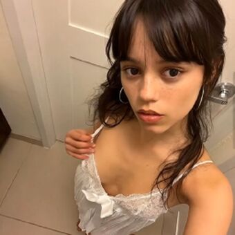 Jenna Ortega Nude Leaks OnlyFans Photo 23
