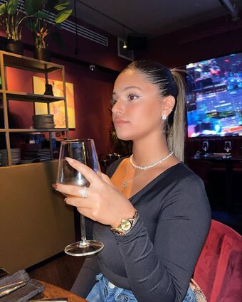 Larin Manor Nude Leaks OnlyFans Photo 10