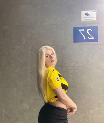 Laura.z57 Nude Leaks OnlyFans Photo 23