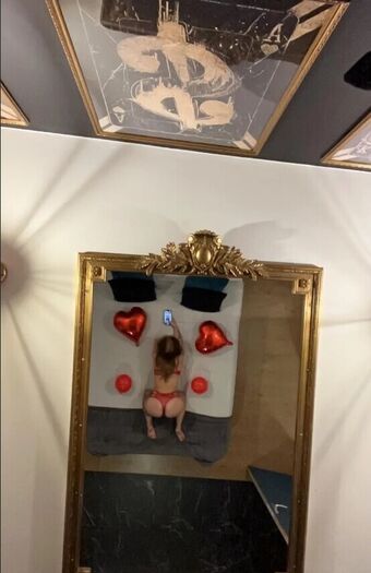 Lau-r98 Nude Leaks OnlyFans Photo 2