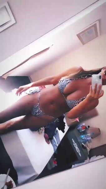 Tuğba Ekinci Nude Leaks OnlyFans Photo 9