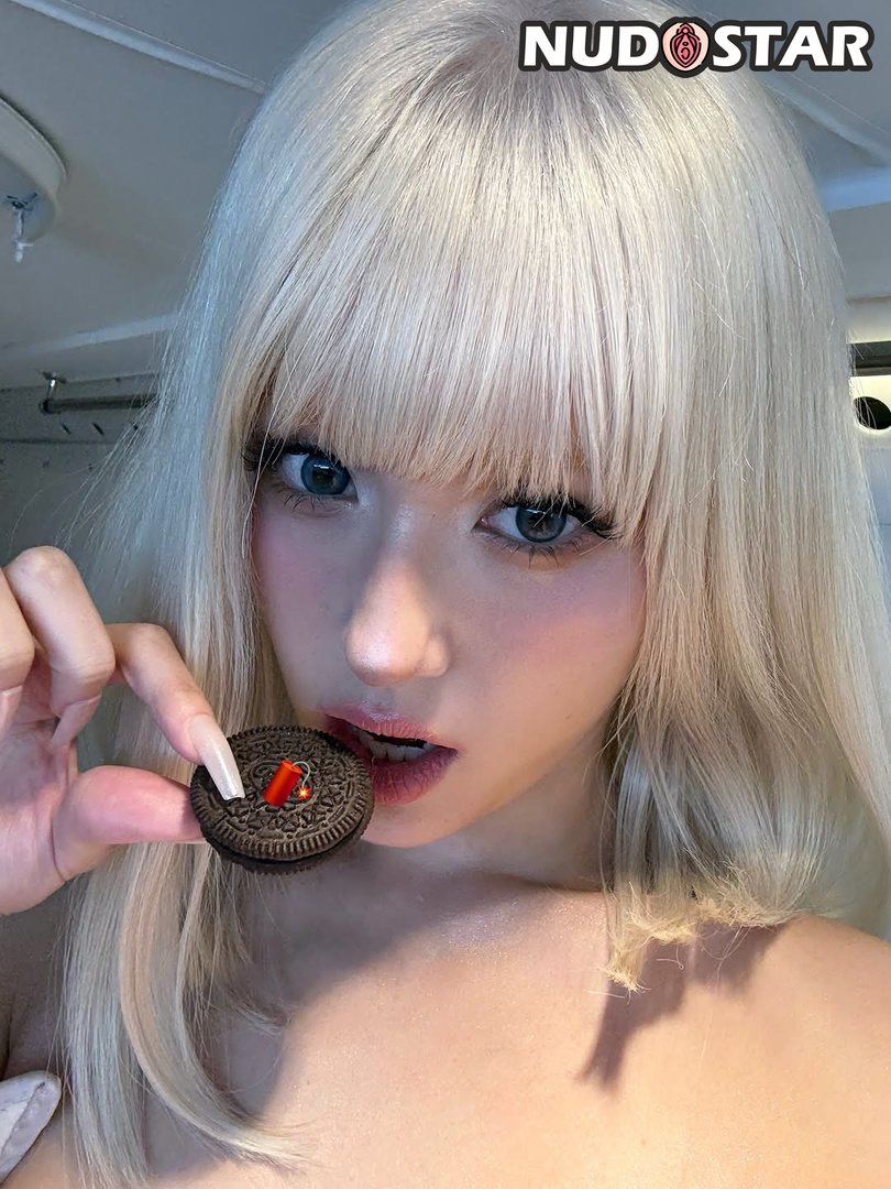 Jeon_Somi Leaked Photo 9