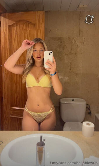 Bellablows Nude Leaks OnlyFans Photo 1