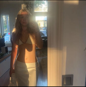 Bellablows Nude Leaks OnlyFans Photo 2