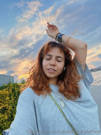 nakedaroundfree Nude Leaks OnlyFans Photo 7