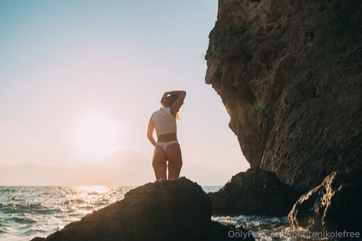 nakedaroundfree Nude Leaks OnlyFans Photo 1