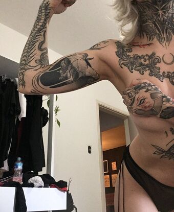 Aline Fox Nude Leaks OnlyFans Photo 17