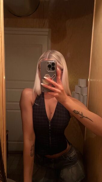 Annagretaaaa Nude Leaks OnlyFans Photo 42