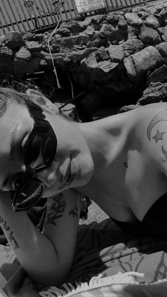 Floresyespinas Nude Leaks OnlyFans Photo 1