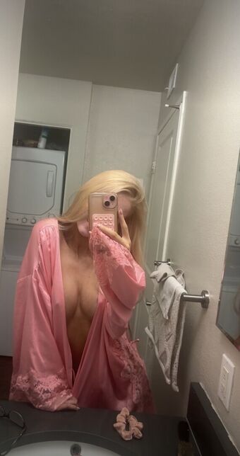 whois_cassie Nude Leaks OnlyFans Photo 1